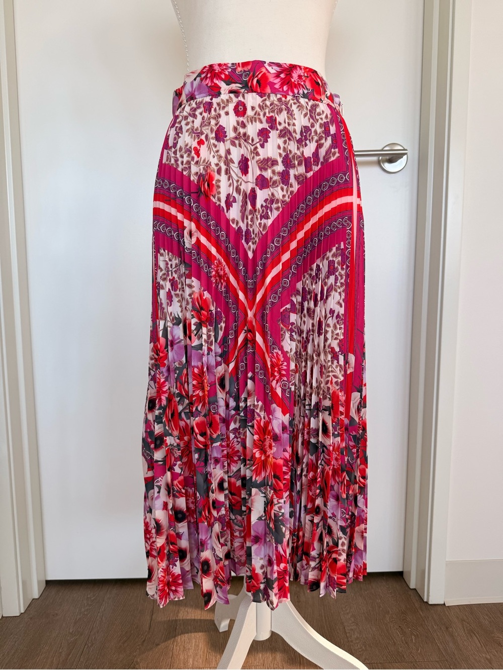 Floral Pleated Maxi Skirt in Fuchsia Pink
